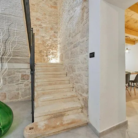 Old Stone Villa With Whirlpool And Sauna Liznjan Exterior photo
