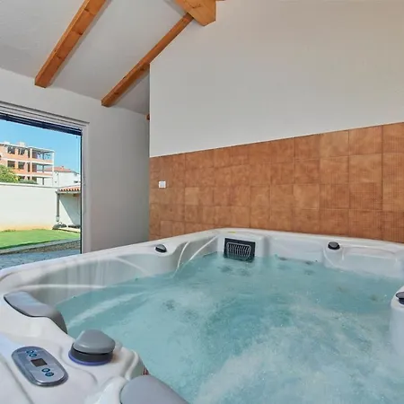 Old Stone Villa With Whirlpool And Sauna Liznjan Exterior photo
