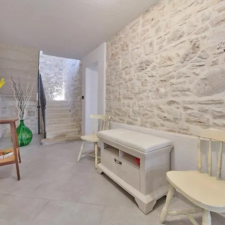 Old Stone Villa With Whirlpool And Sauna Liznjan Exterior photo