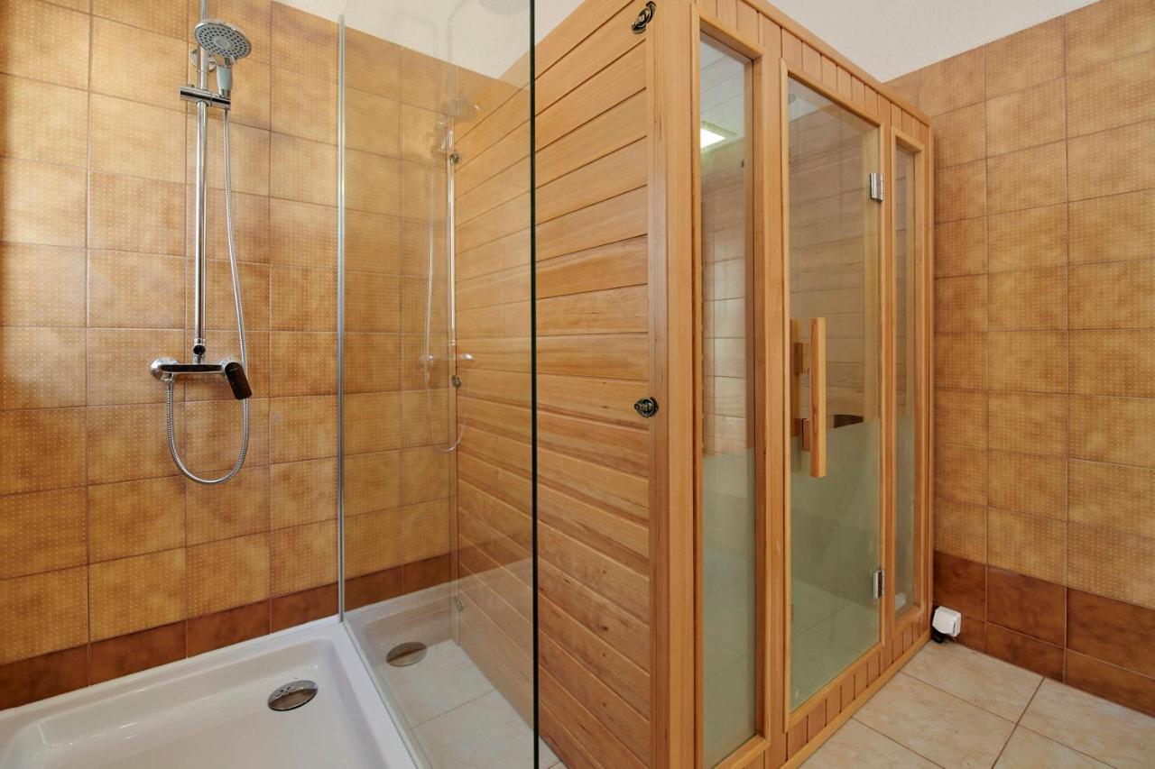 Old Stone With Whirlpool And Sauna *