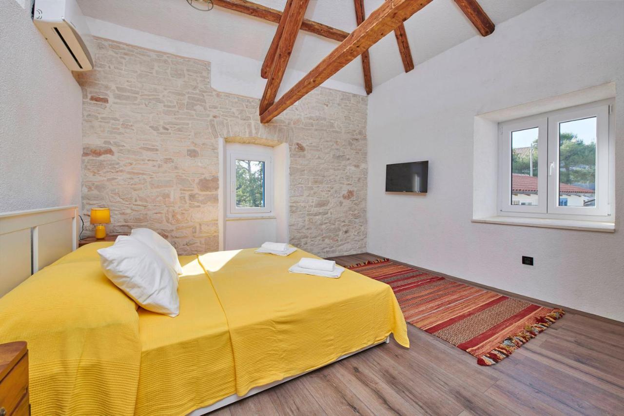 Old Stone With Whirlpool And Sauna *